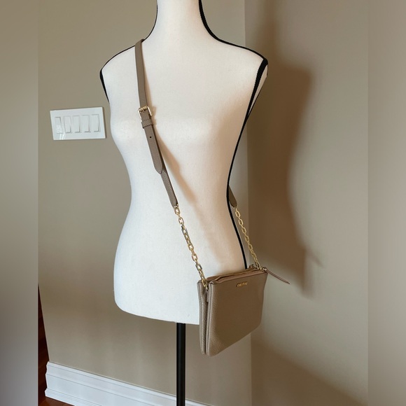 Authentic Miu Miu cross body - Picture 5 of 15